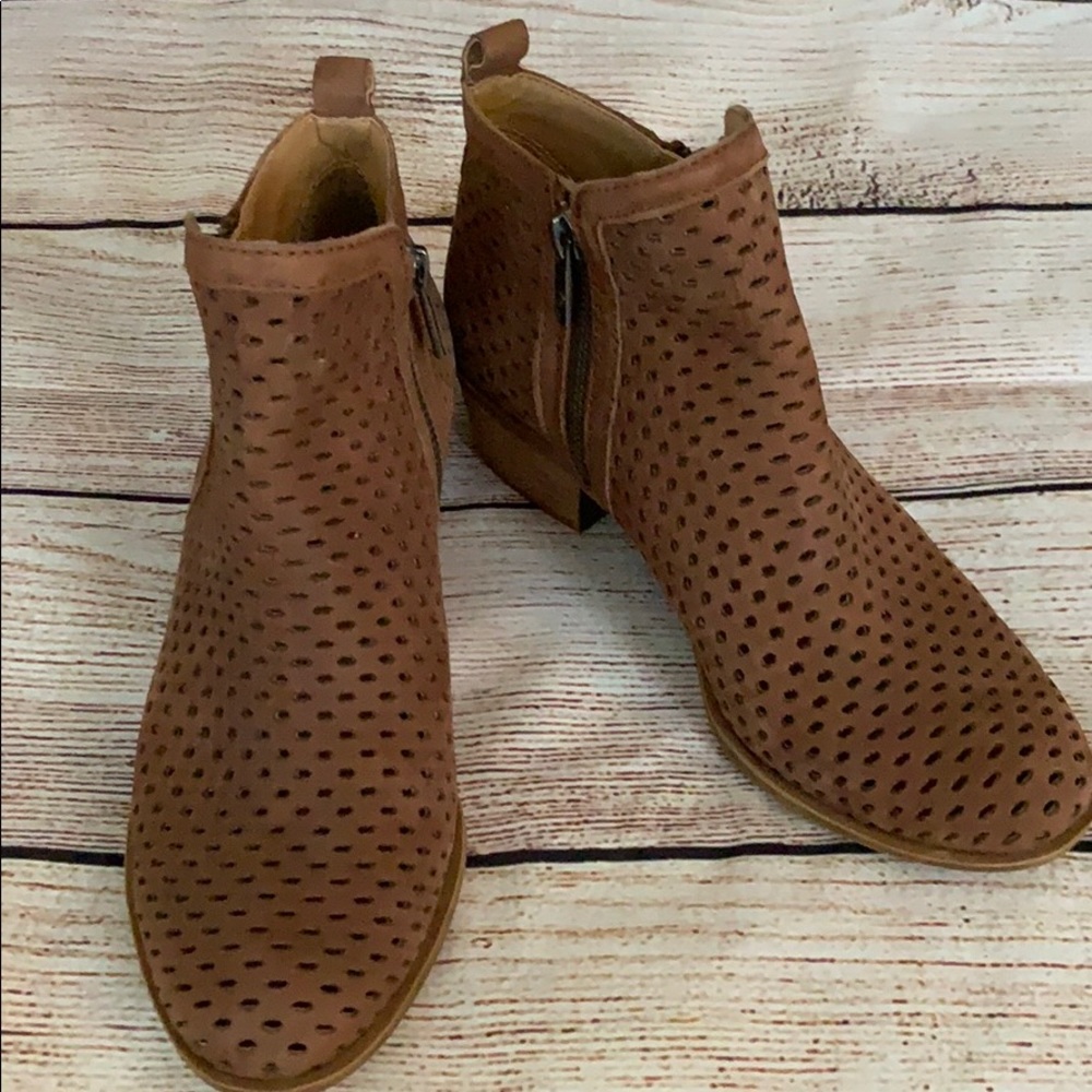 Lucky Brand Basel 3 ankle boots size 7